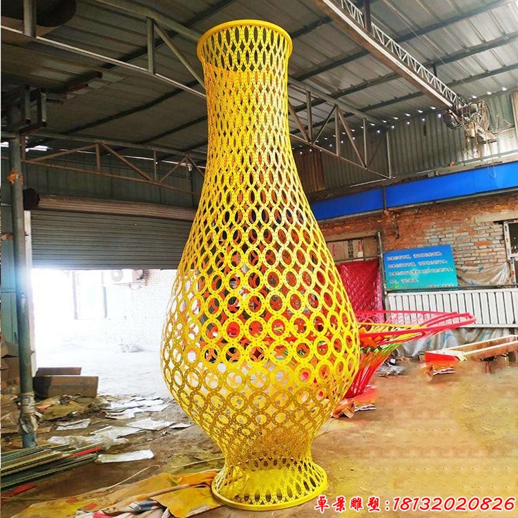 不銹鋼鏤空花瓶雕塑 (1)