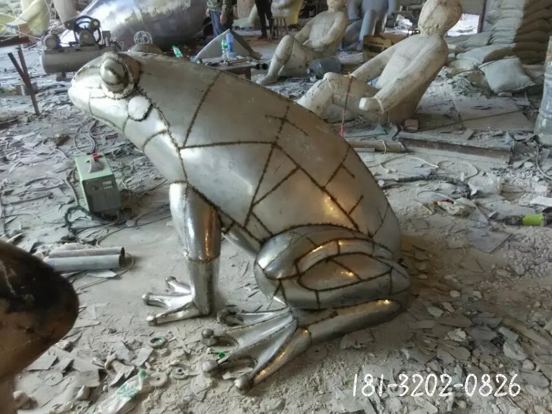 動物鍛造青蛙雕塑不銹鋼動物雕塑[1]